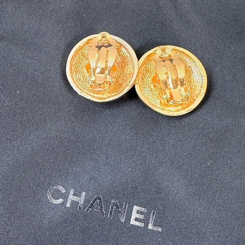 Authentic Chanel CC Gold Logo clip on earrings